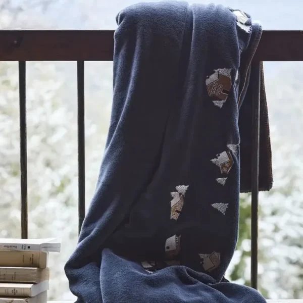 Sylvie Thiriez Plaids Et Couvre-Lits<Plaid Polaire Brodé Au Cœur de La Vallée Pierre Bleue,